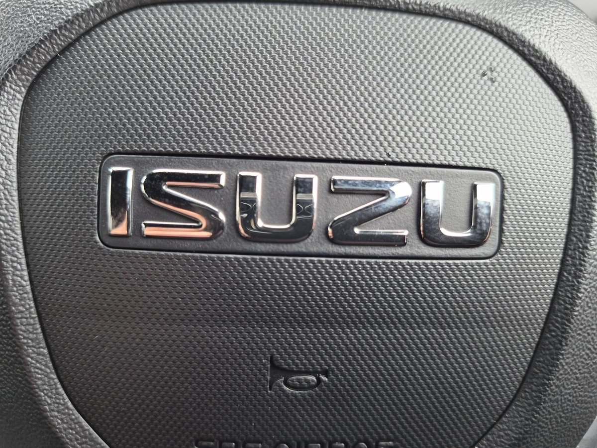 2026 Isuzu MU-X X-TERRAIN MY25.5 4X4 Dual Range image 19