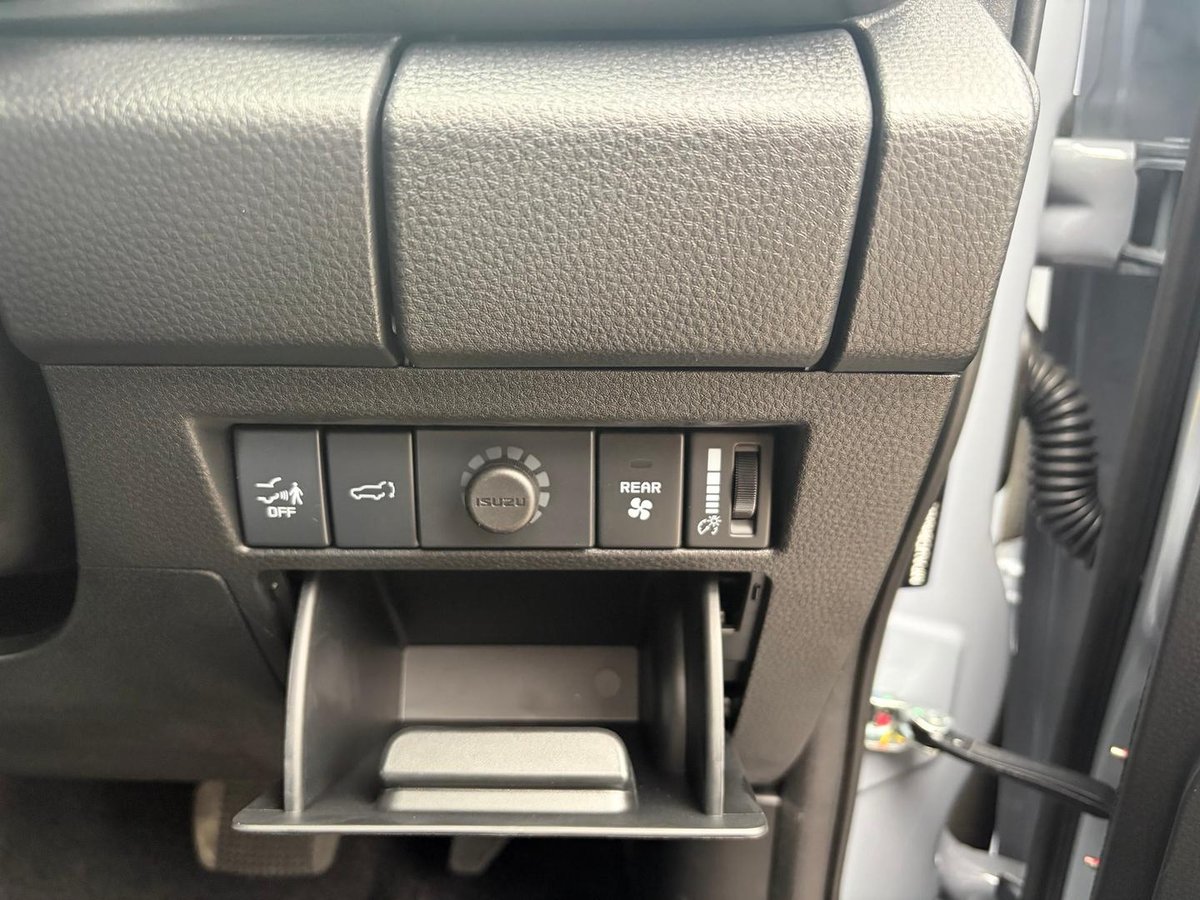 2026 Isuzu MU-X X-TERRAIN MY25.5 4X4 Dual Range image 20