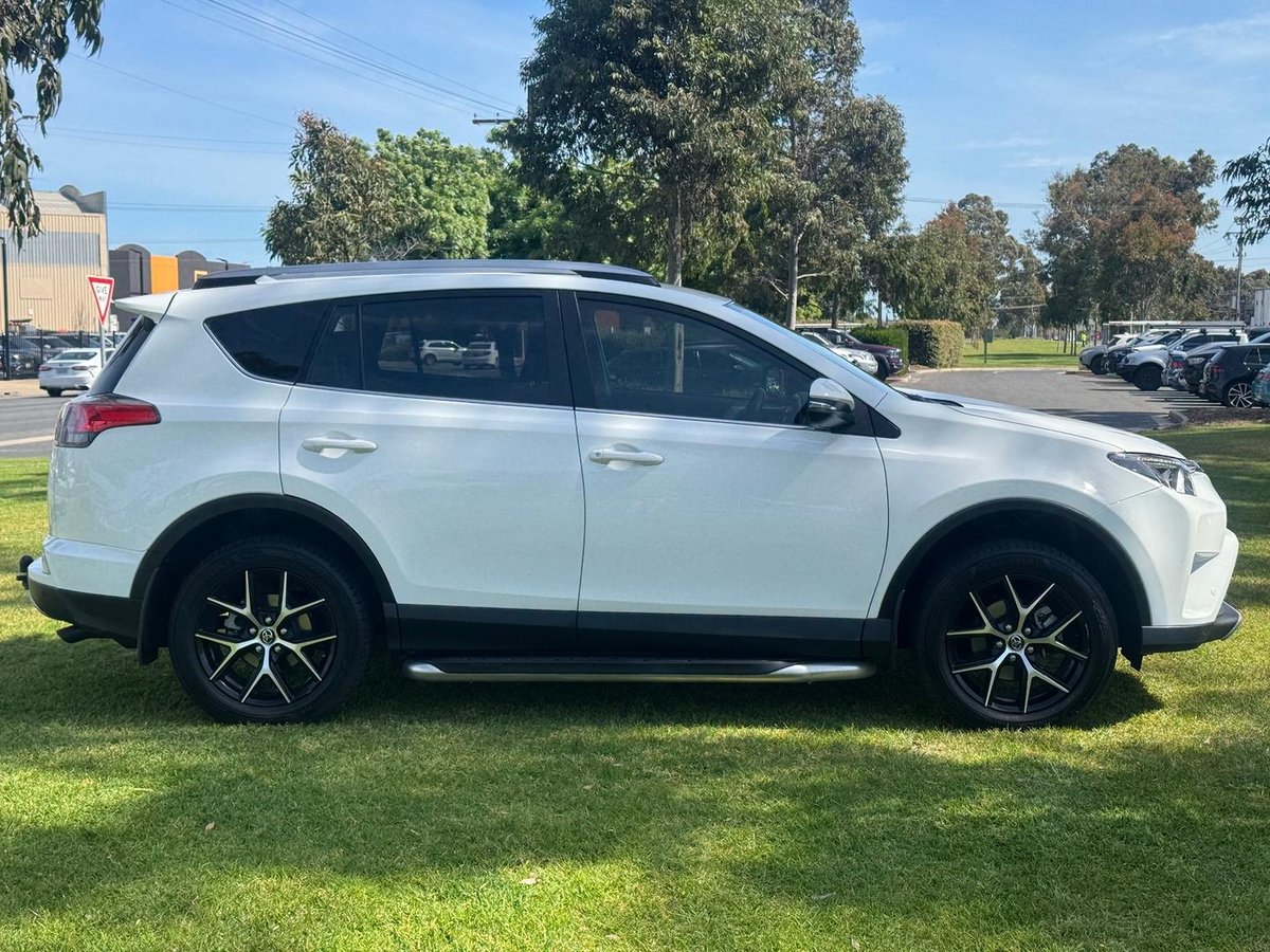 2018 Toyota RAV4 GXL ASA44R AWD image 8
