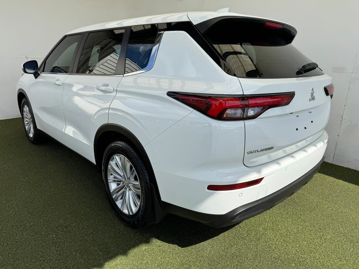2024 Mitsubishi Outlander ES ZM MY24 image 13