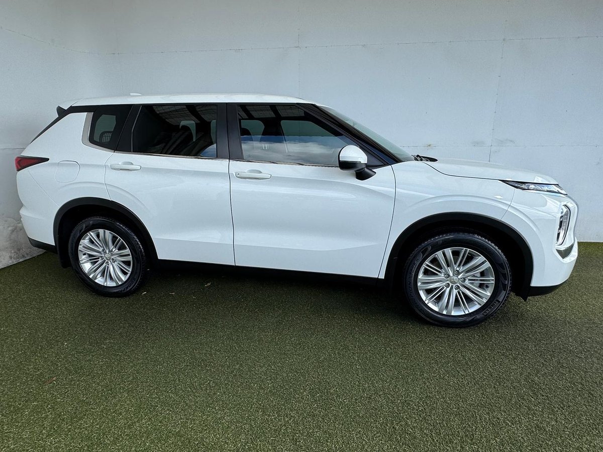 2024 Mitsubishi Outlander ES ZM MY24 image 3