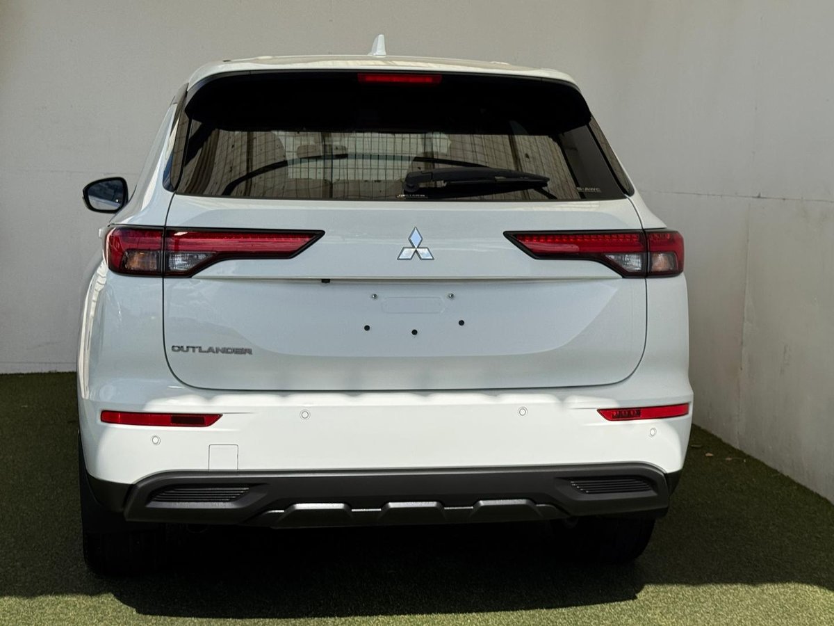 2024 Mitsubishi Outlander ES ZM MY24 image 11