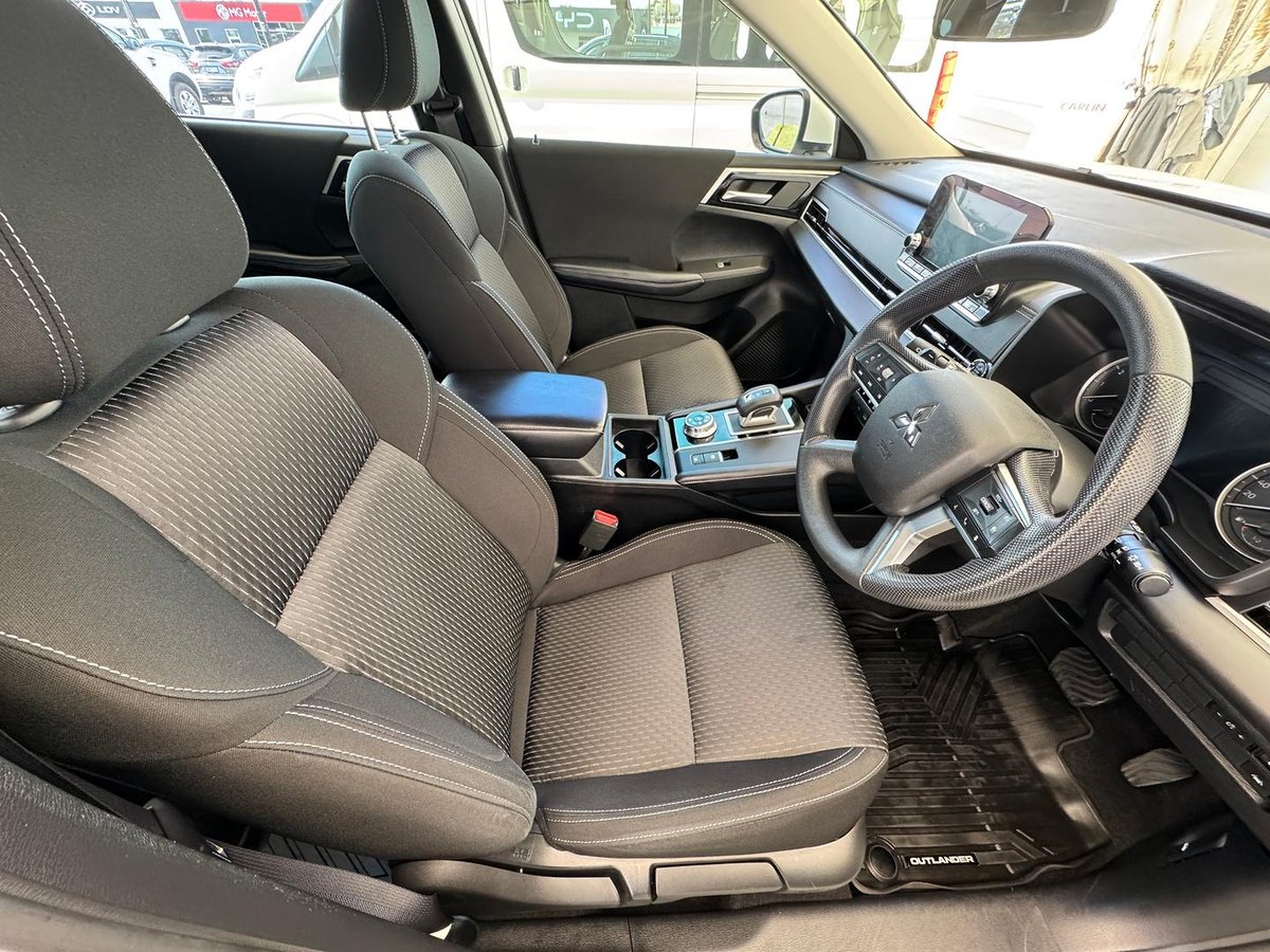 2024 Mitsubishi Outlander ES ZM MY24 image 4