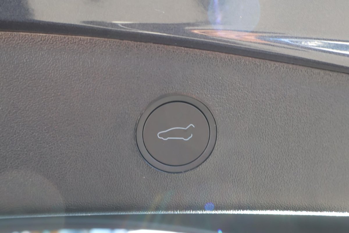 2023 Tesla Model 3 Rear-Wheel Drive image 11