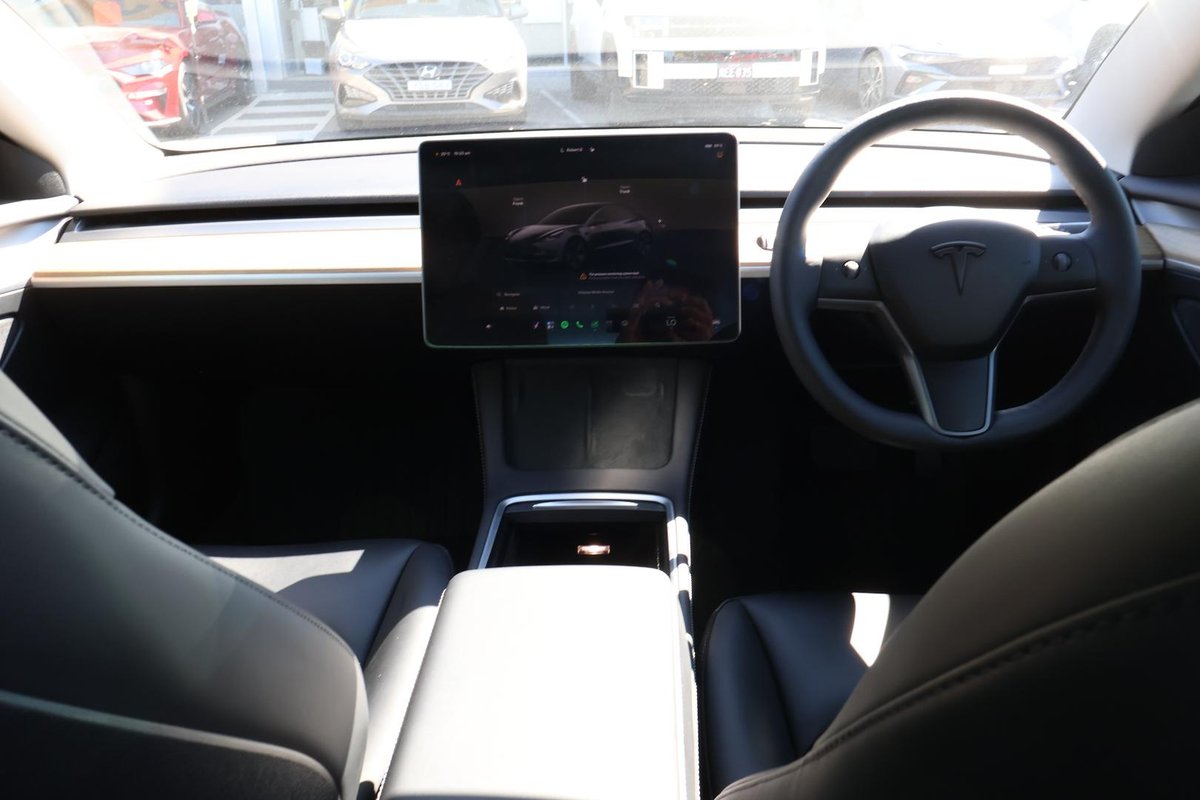 2023 Tesla Model 3 Rear-Wheel Drive image 21