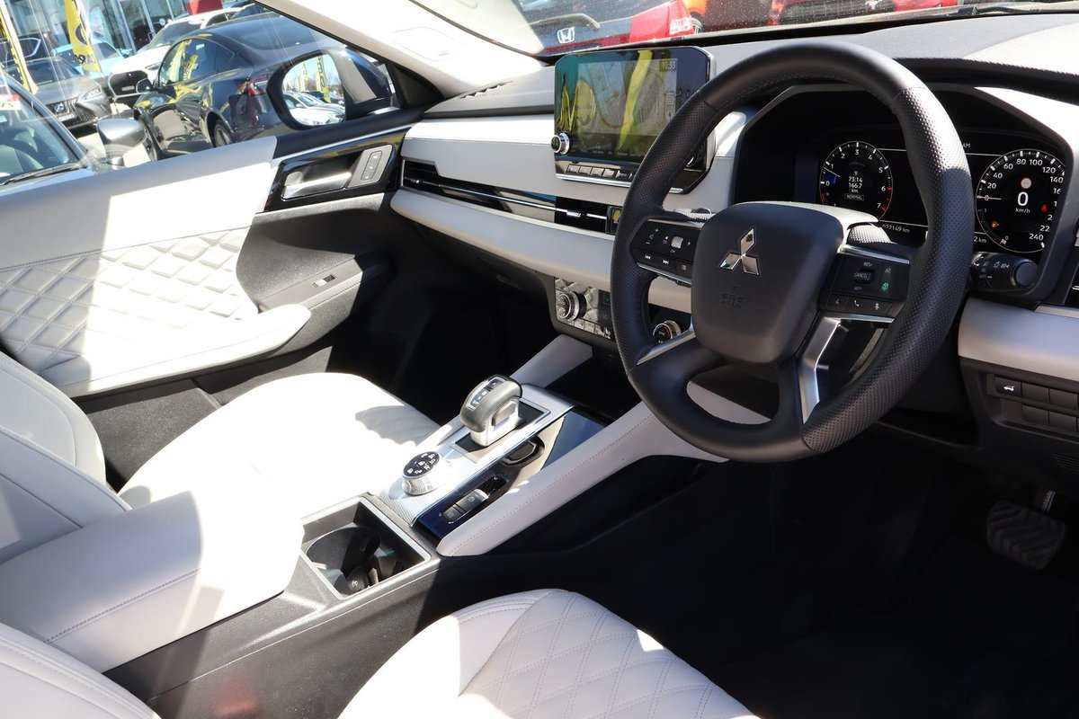 2024 Mitsubishi Outlander Exceed ZM MY24 AWD image 18