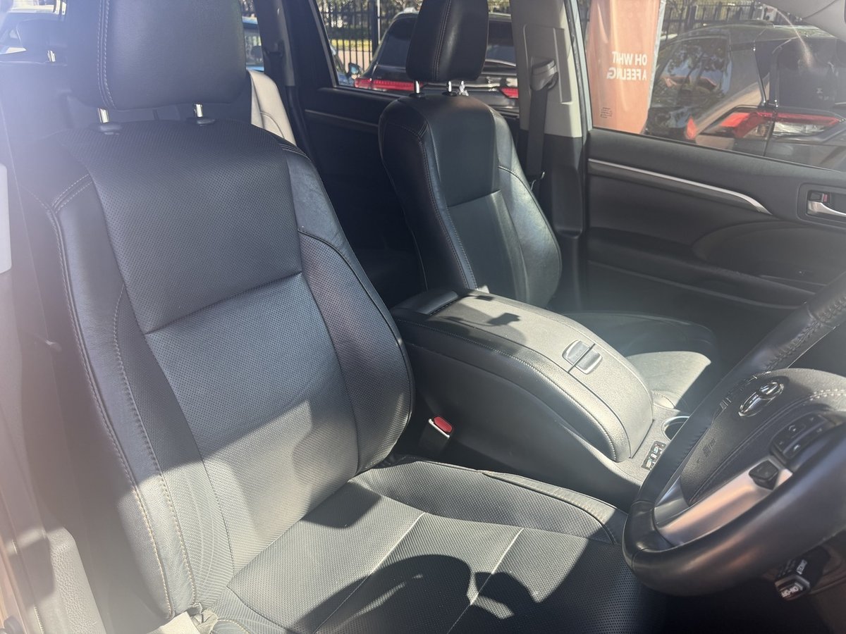 2023 Toyota Kluger image 23