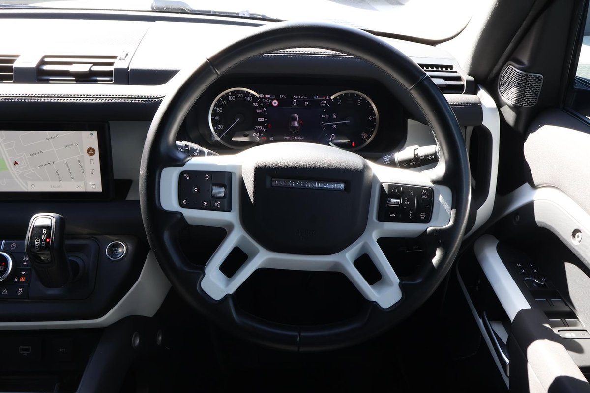 2022 Land Rover Defender 110 D300 SE L663 MY23 AWD image 21