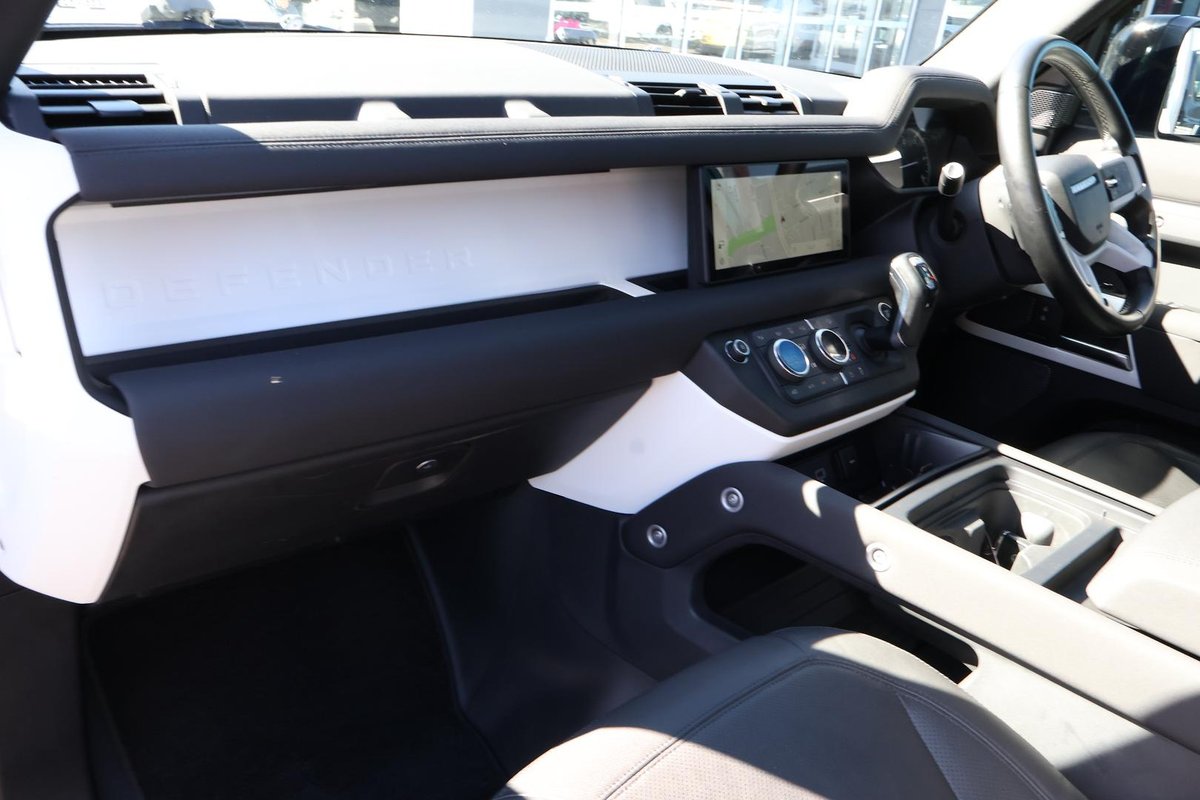 2022 Land Rover Defender 110 D300 SE L663 MY23 AWD image 19