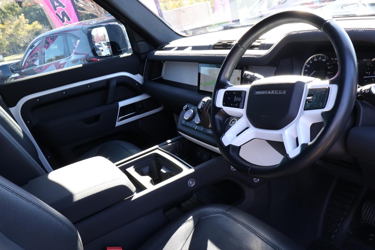 2022 Land Rover Defender 110 D300 SE L663 MY23 AWD image 16
