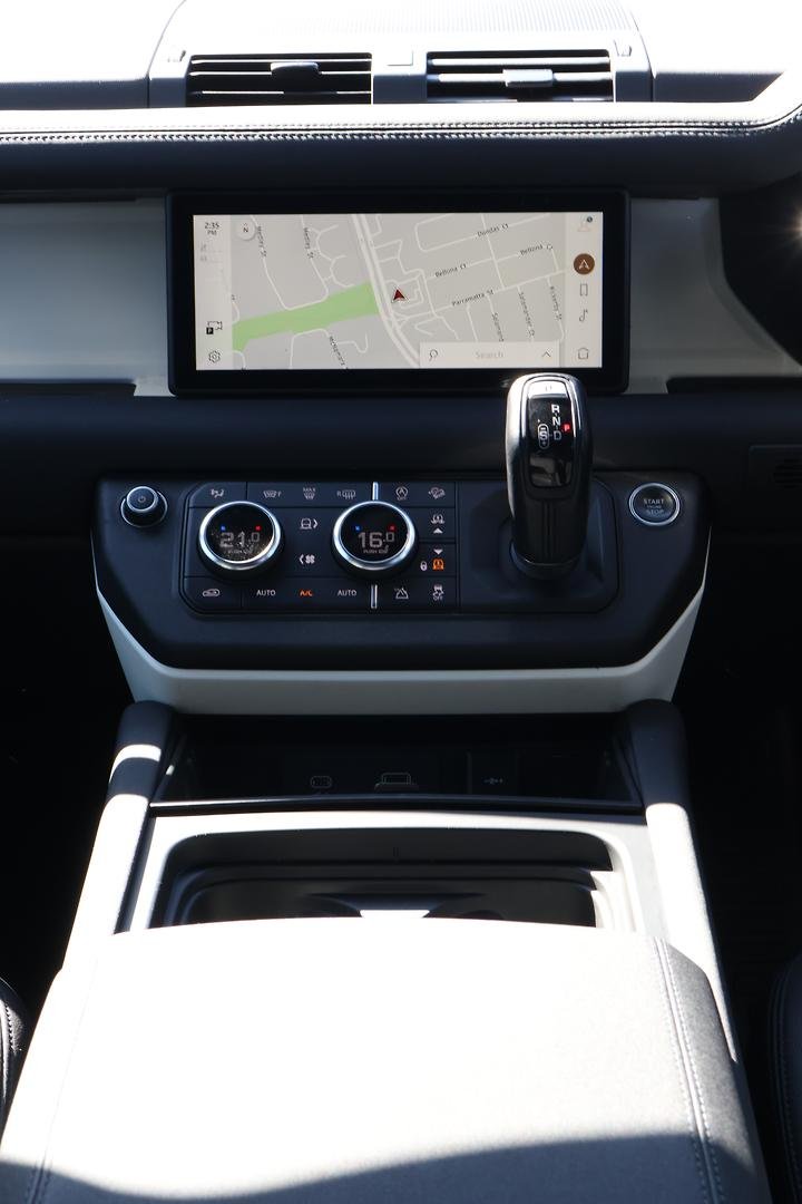 2022 Land Rover Defender 110 D300 SE L663 MY23 AWD image 23
