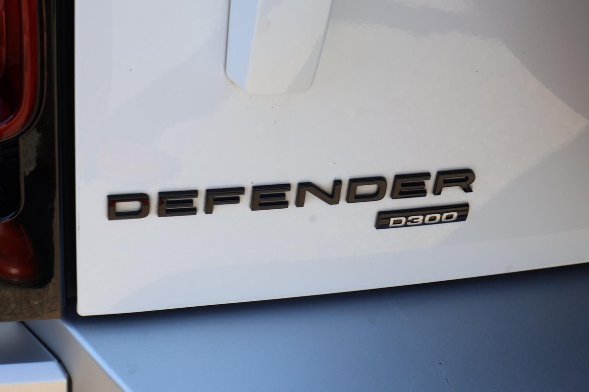 2022 Land Rover Defender 110 D300 SE L663 MY23 AWD image 12
