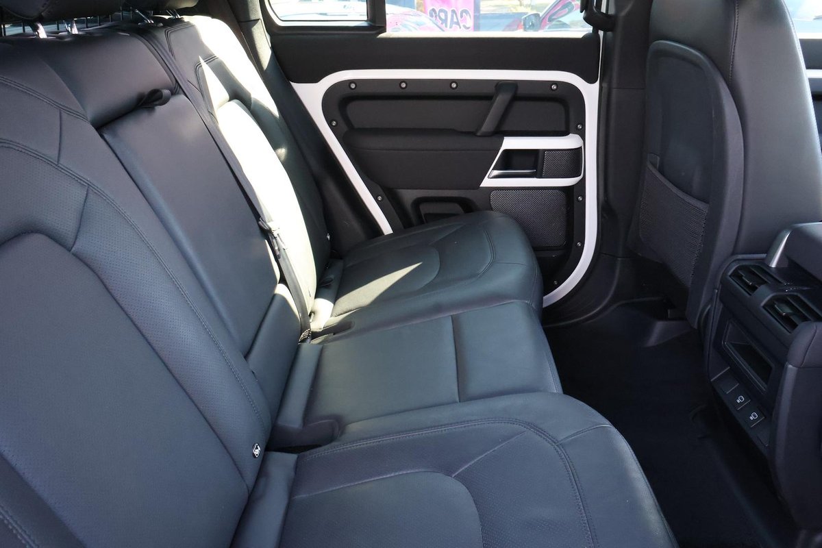 2022 Land Rover Defender 110 D300 SE L663 MY23 AWD image 18