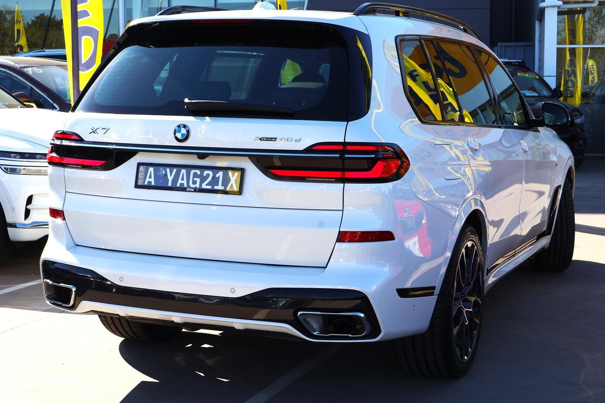 2024 BMW X7 xDrive40d M Sport G07 LCI 4X4 Constant image 5