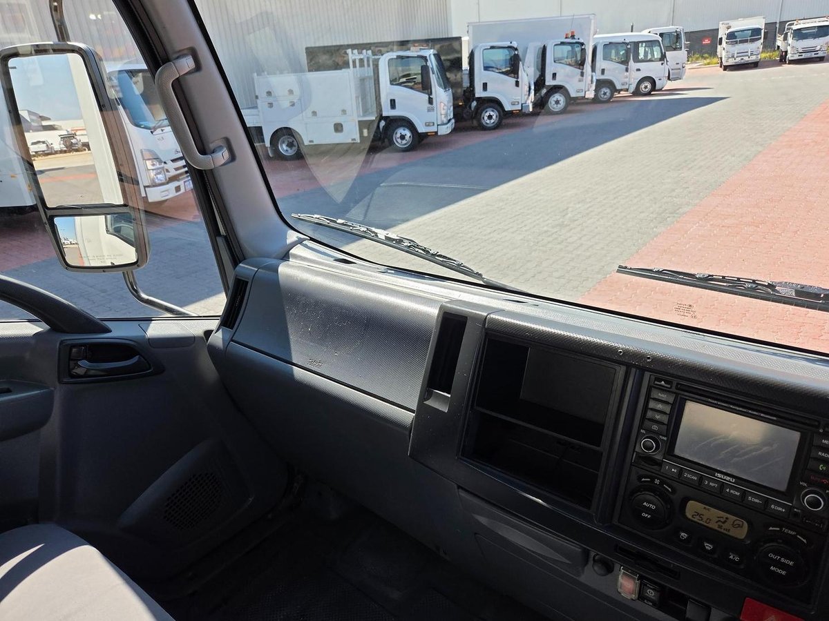 2011 Isuzu Npr400 Auto 6 Pallet Minus 18 Freezer image 20