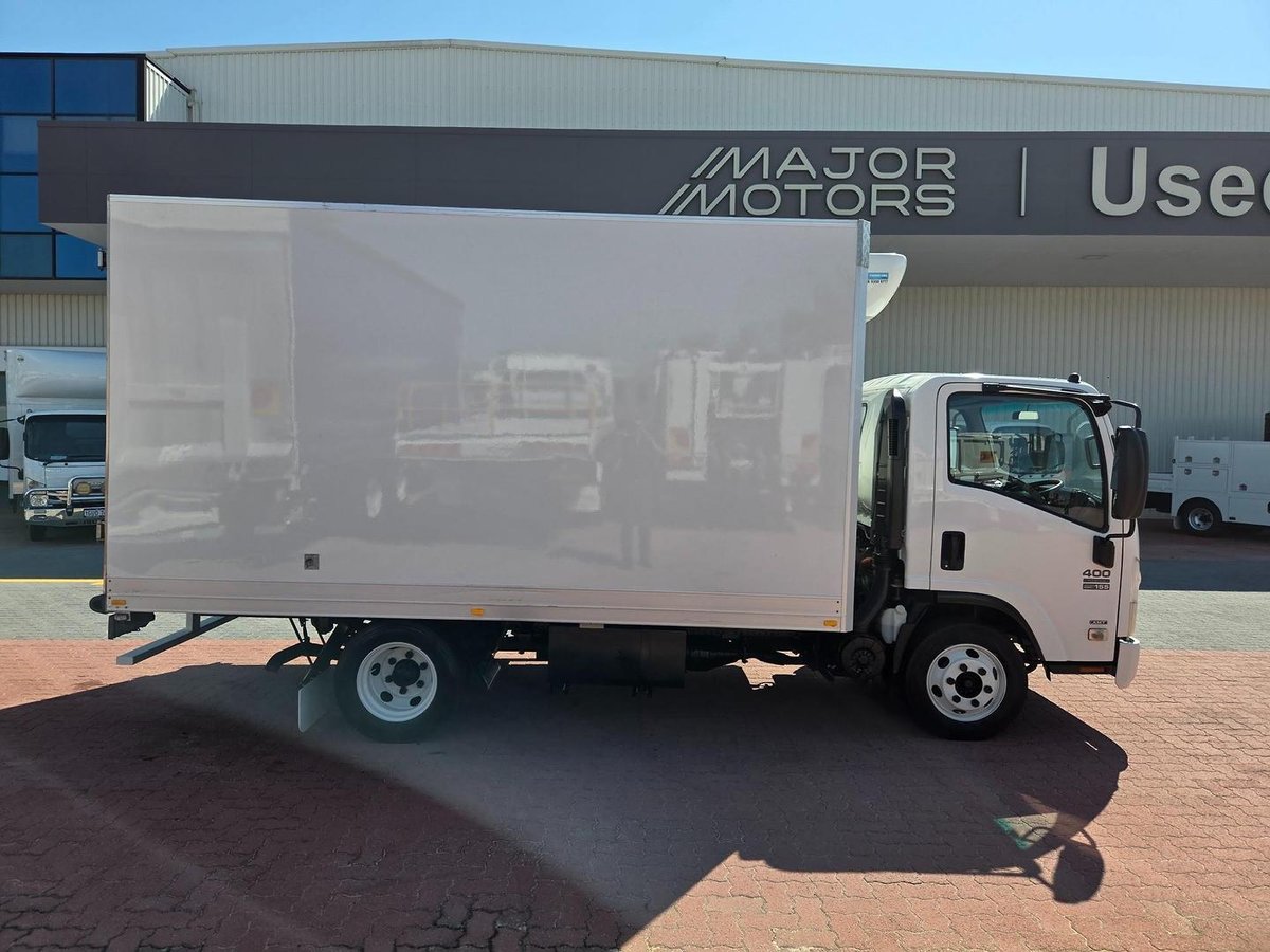 2011 Isuzu Npr400 Auto 6 Pallet Minus 18 Freezer image 22