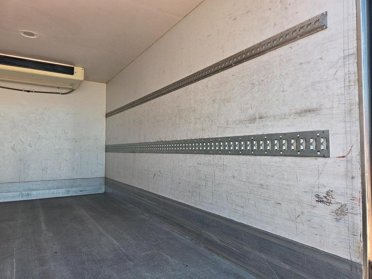 2011 Isuzu Npr400 Auto 6 Pallet Minus 18 Freezer image 15