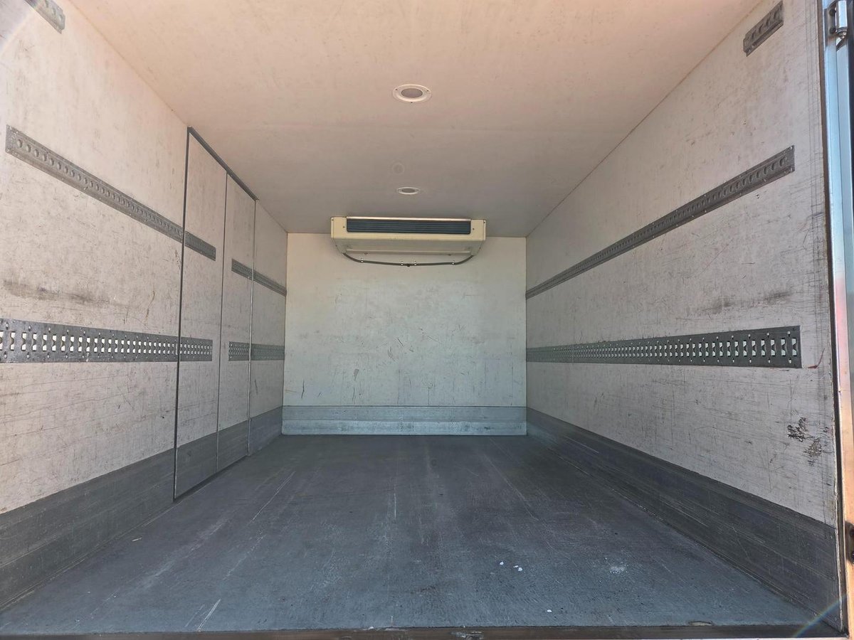 2011 Isuzu Npr400 Auto 6 Pallet Minus 18 Freezer image 9