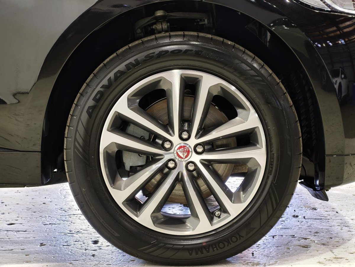 2017 Jaguar F-PACE 30d R-Sport X761 MY17 AWD image 8