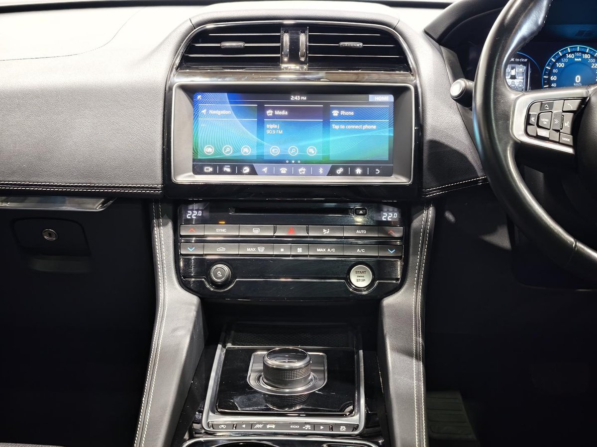 2017 Jaguar F-PACE 30d R-Sport X761 MY17 AWD image 14