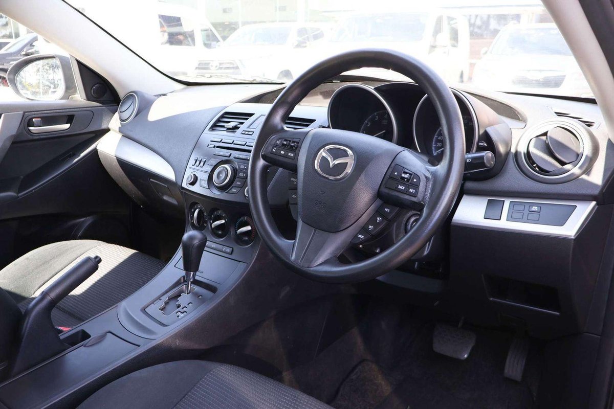 2024 Mazda 3 image 10