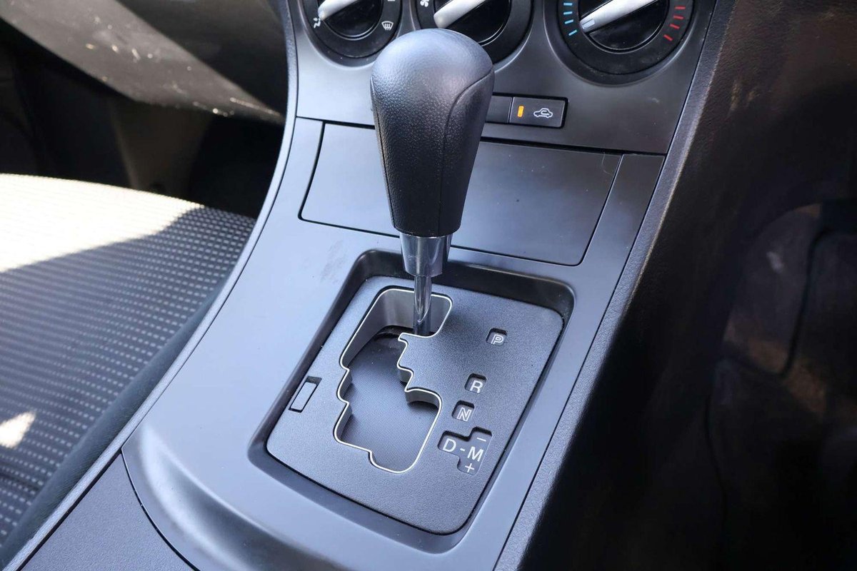 2024 Mazda 3 image 2