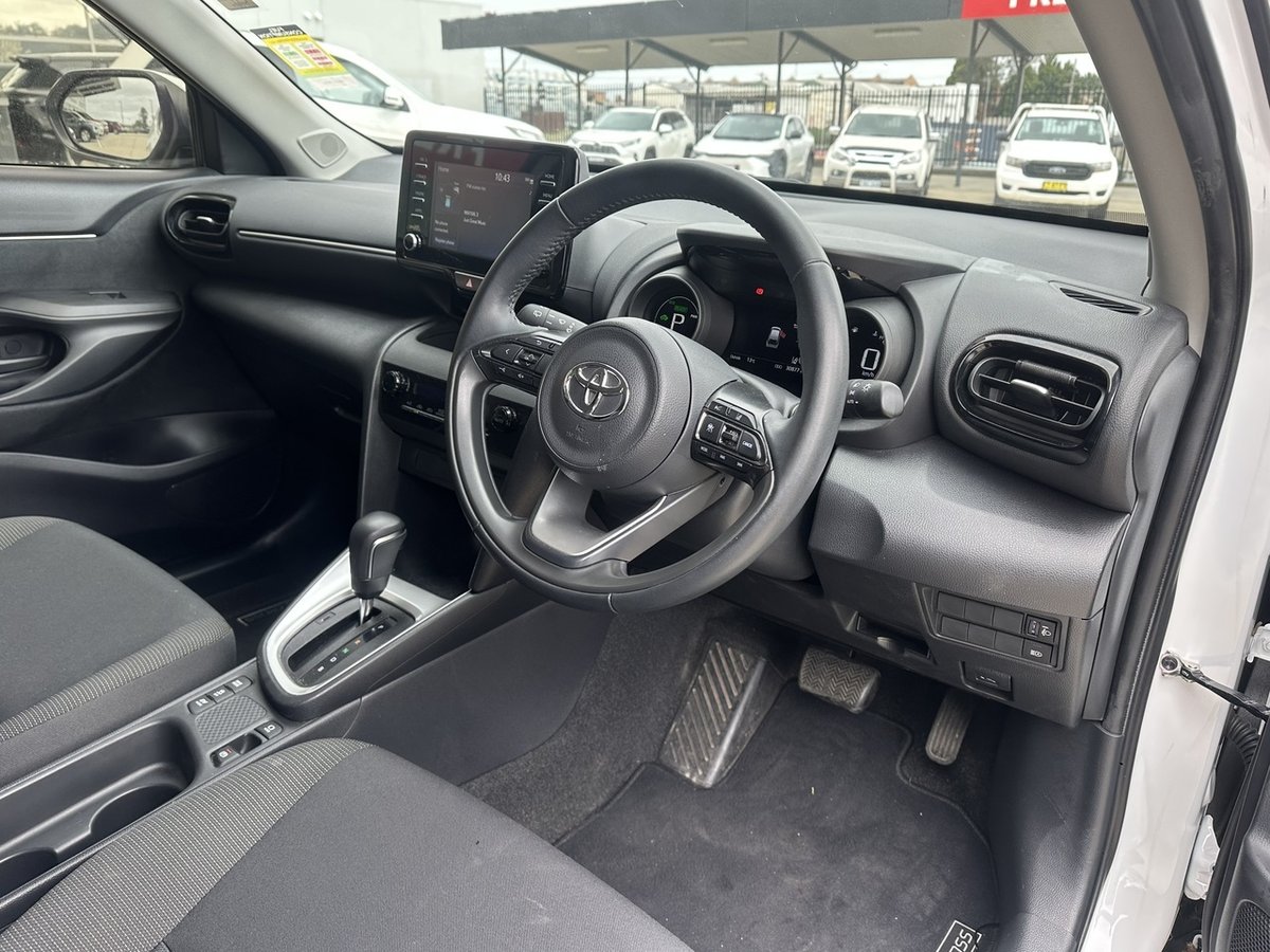 2023 Toyota Yaris Cross GX MXPJ10R image 10