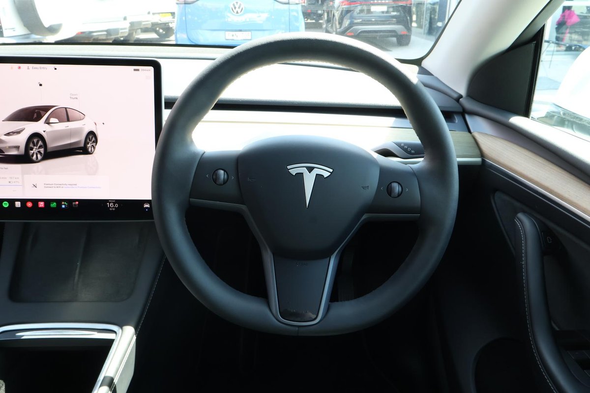 2023 Tesla Model Y Rear-Wheel Drive image 22