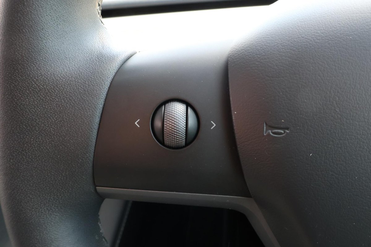 2023 Tesla Model Y Rear-Wheel Drive image 30