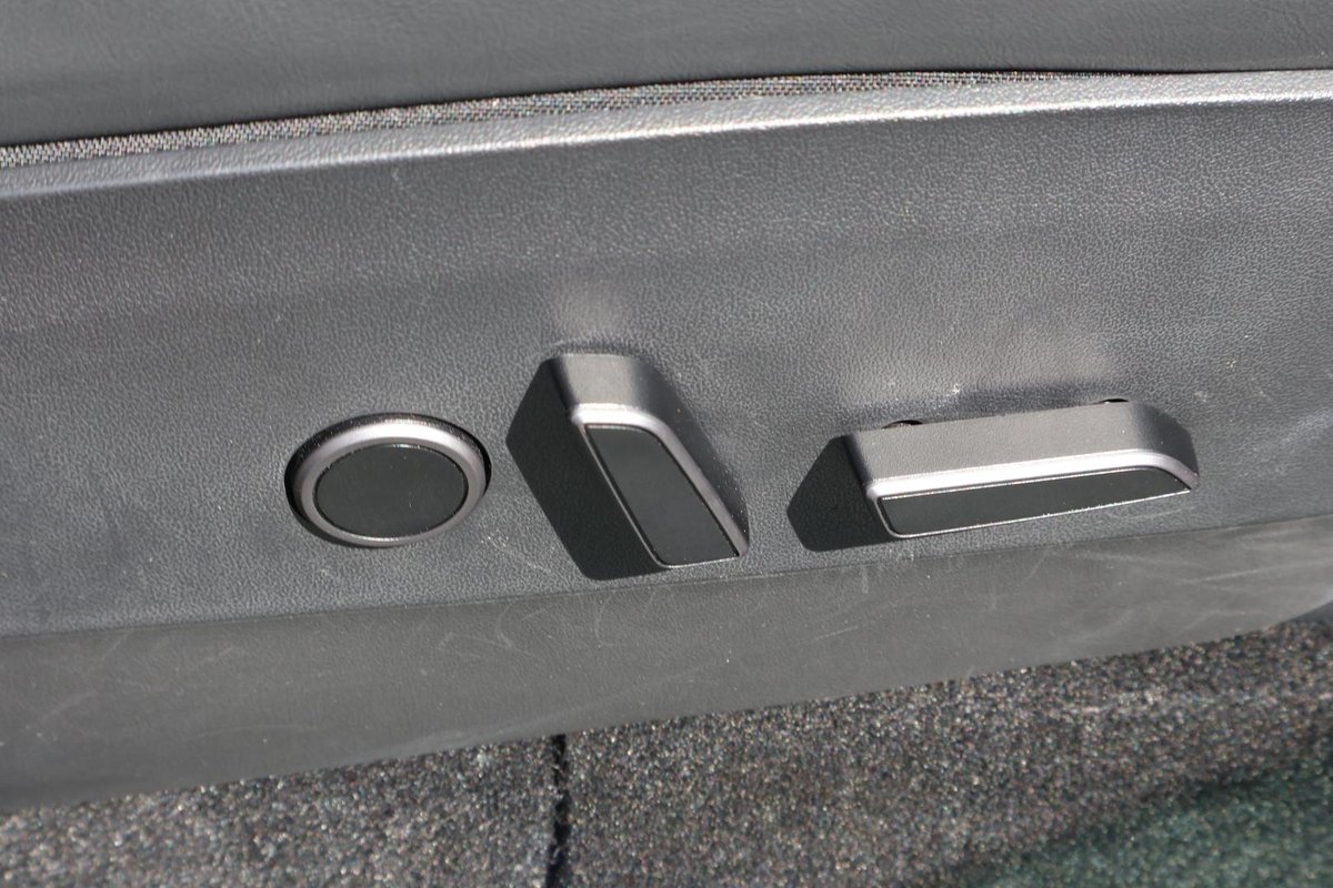 2023 Tesla Model Y Rear-Wheel Drive image 17
