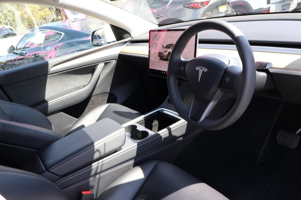 2023 Tesla Model Y Rear-Wheel Drive image 16