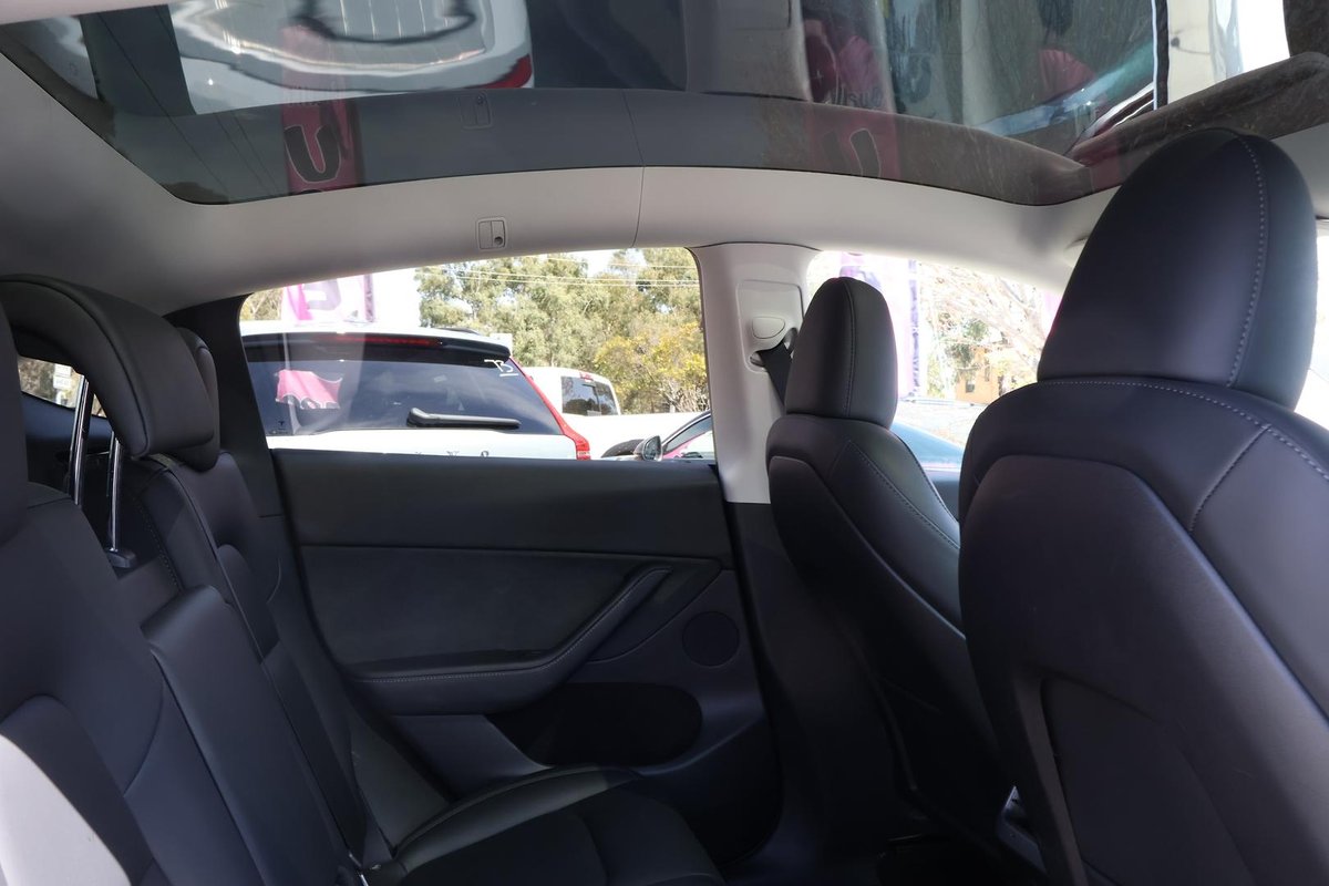 2023 Tesla Model Y Rear-Wheel Drive image 18