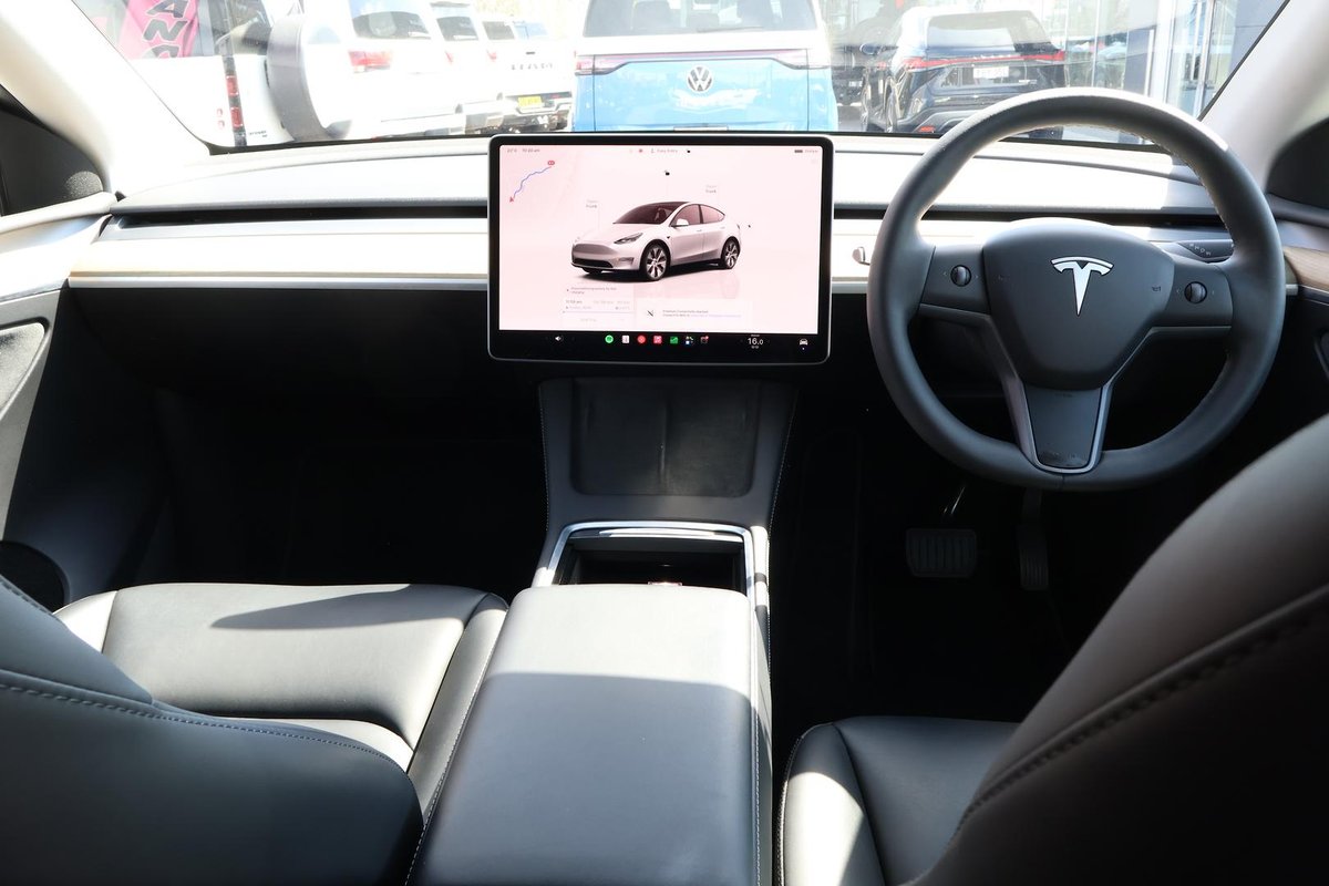 2023 Tesla Model Y Rear-Wheel Drive image 23