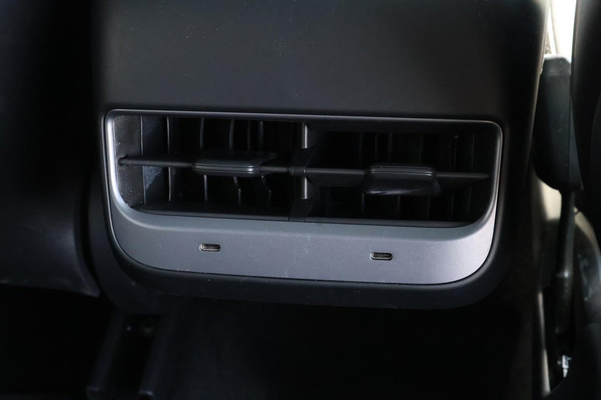 2023 Tesla Model Y Rear-Wheel Drive image 25