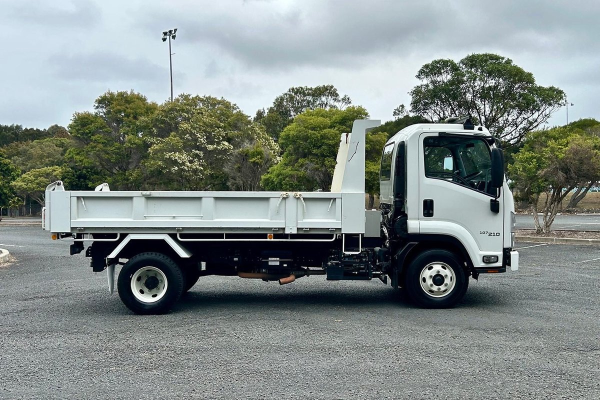 2021 Isuzu F Series FRR107-210 Tipper image 2