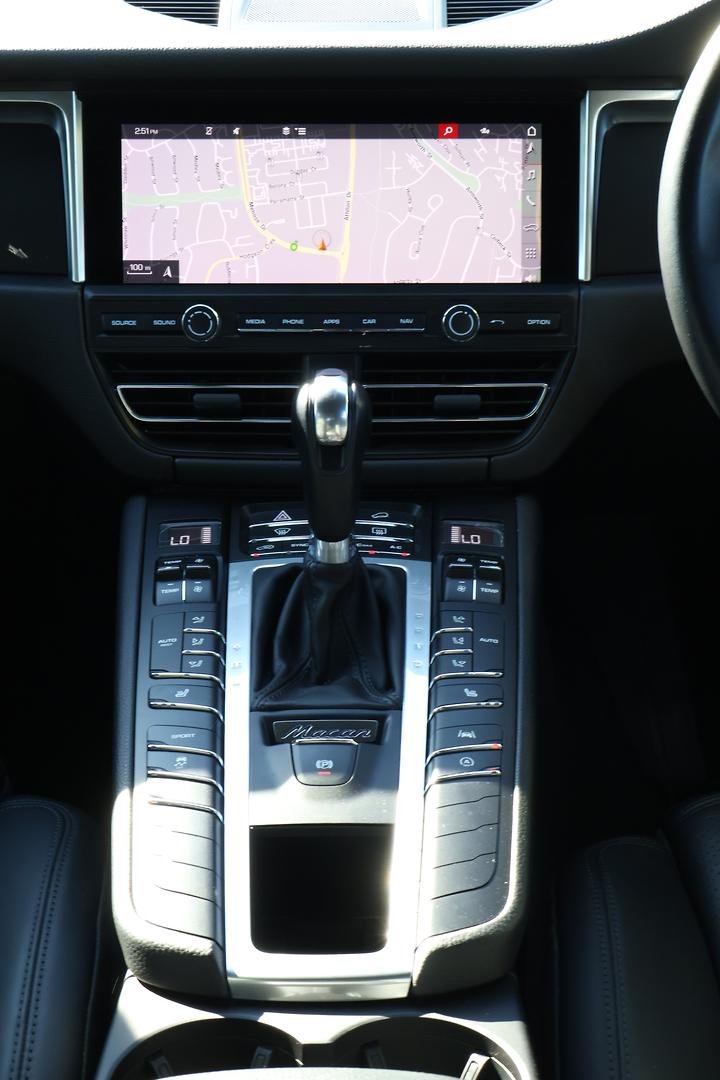 2019 Porsche Macan 95B MY20 AWD image 24
