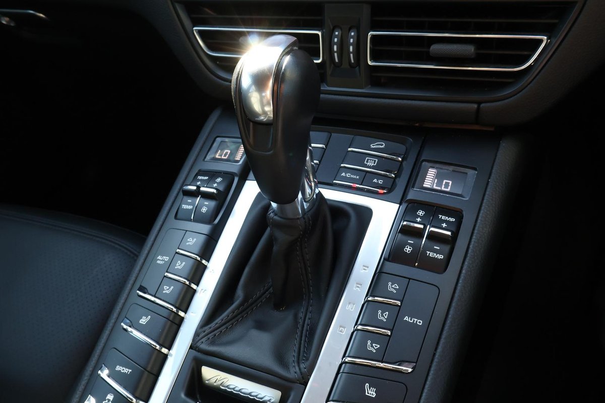 2019 Porsche Macan 95B MY20 AWD image 29