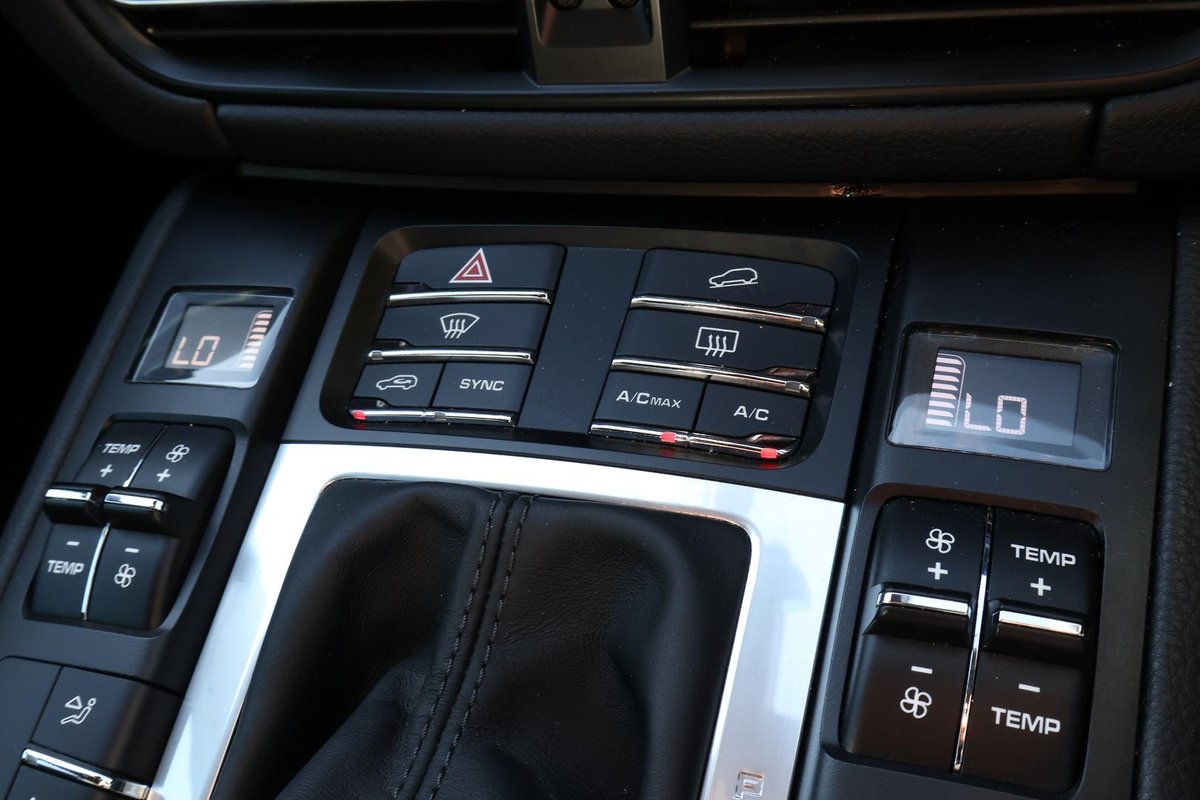 2019 Porsche Macan 95B MY20 AWD image 30