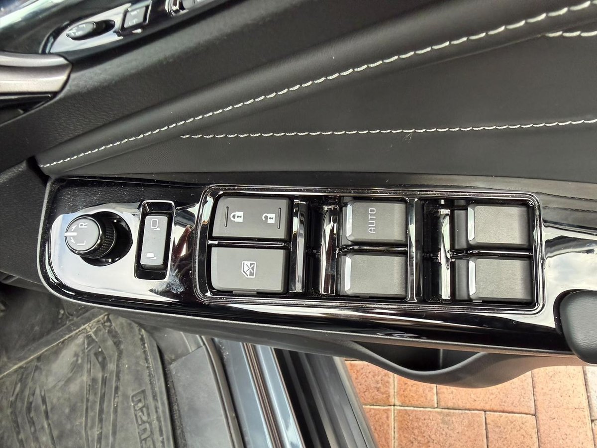 2025 Isuzu MU-X LS-T MY25.5 4X4 Dual Range image 30