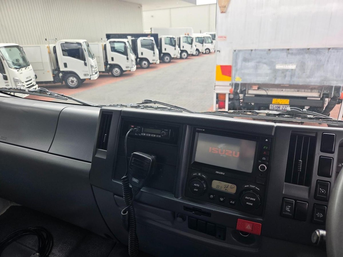 2017 Isuzu Fvl 240-300 14 Pallet Tautliner And Lift image 9