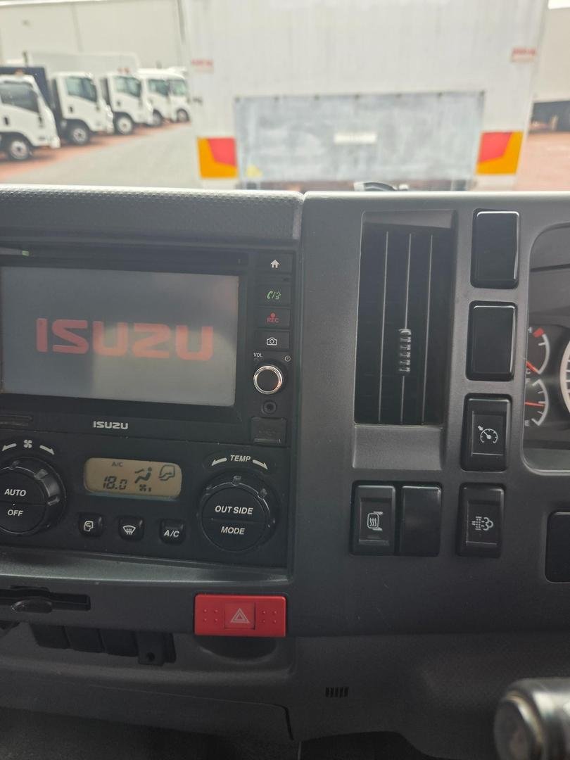 2017 Isuzu Fvl 240-300 14 Pallet Tautliner And Lift image 6