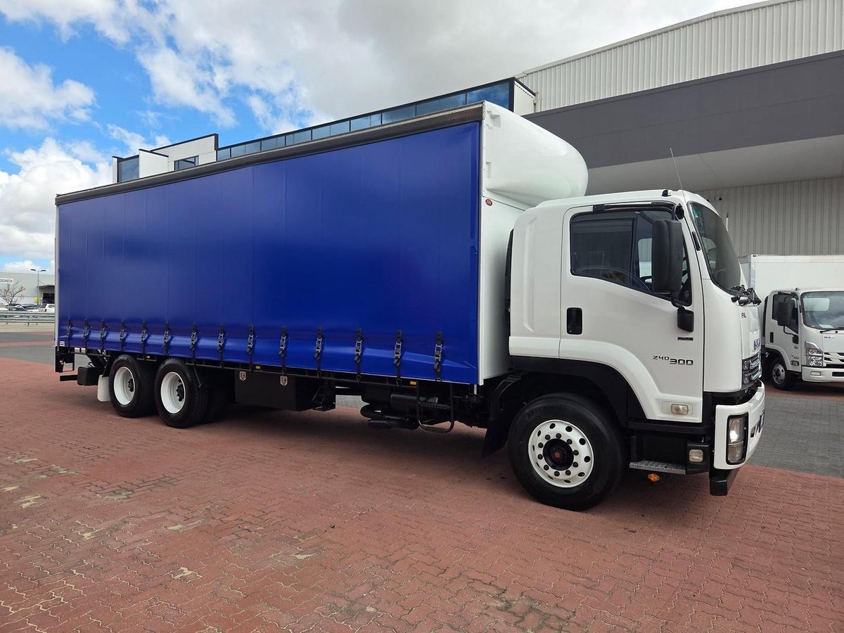 2017 Isuzu Fvl 240-300 14 Pallet Tautliner And Lift image 11