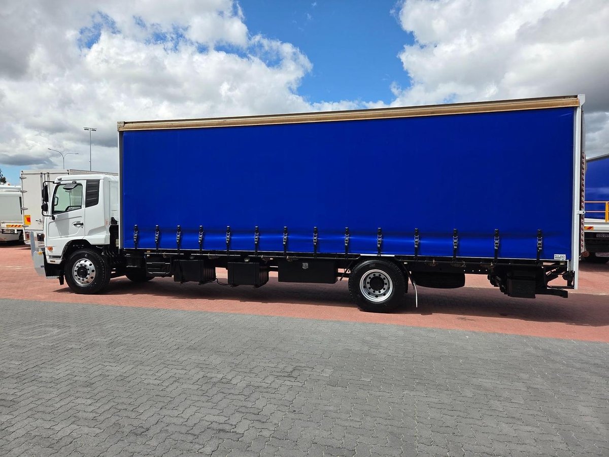 2017 UD Pk17 280 14 Pallet Tautliner And Lift image 7