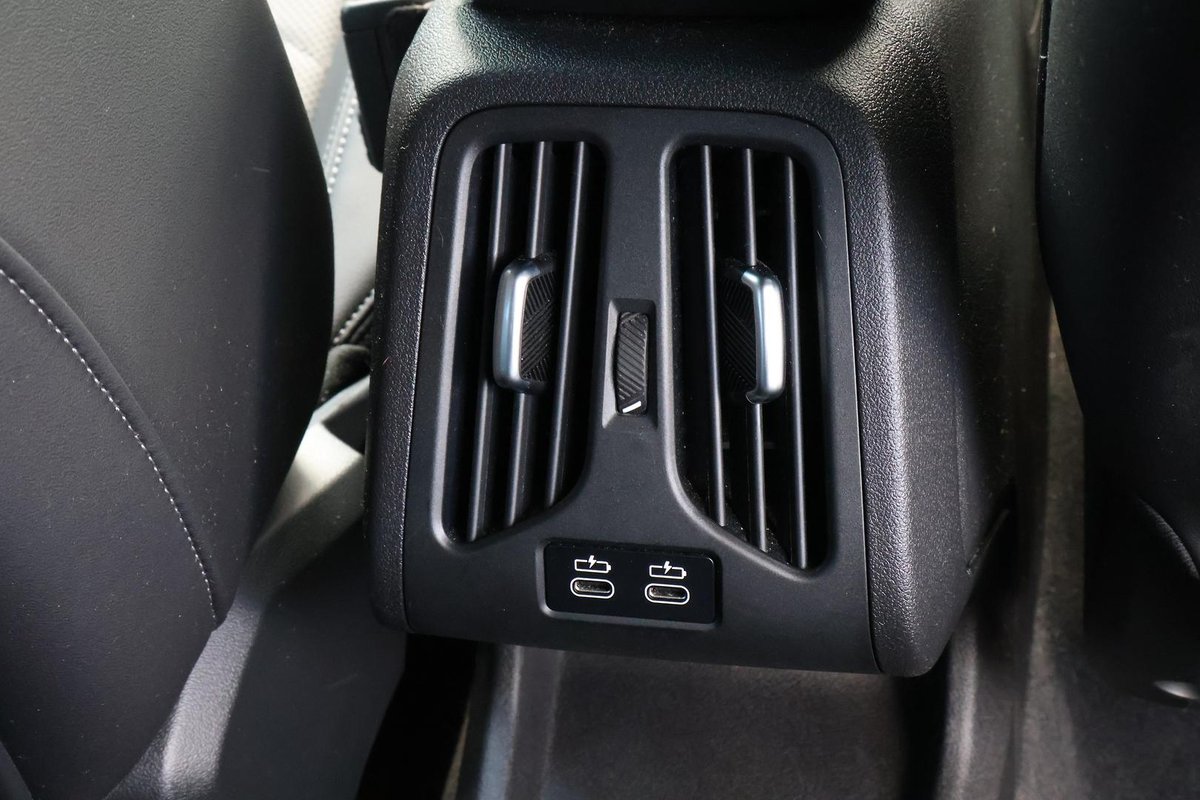 2016 BMW X1 image 25