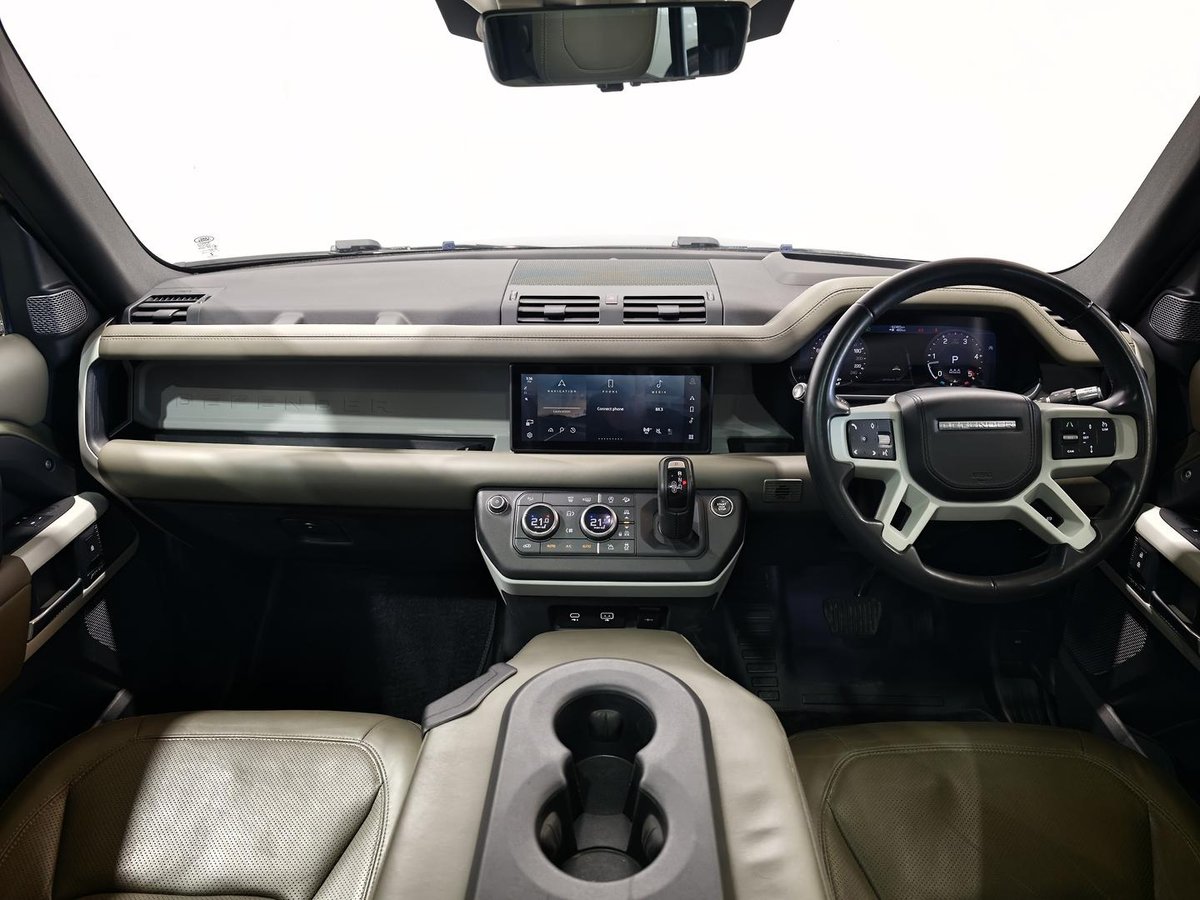 2021 Land Rover Defender 110 D300 SE L663 MY21 AWD image 9
