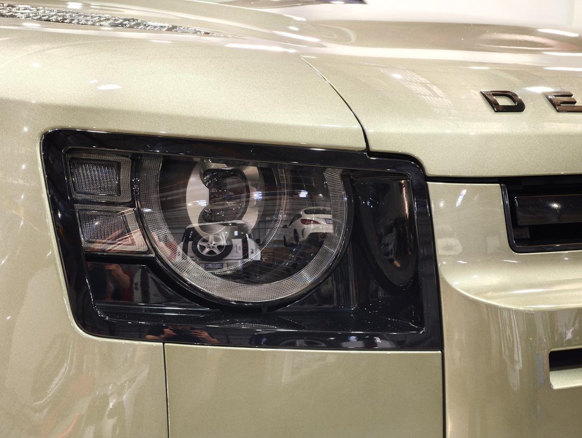 2021 Land Rover Defender 110 D300 SE L663 MY21 AWD image 17