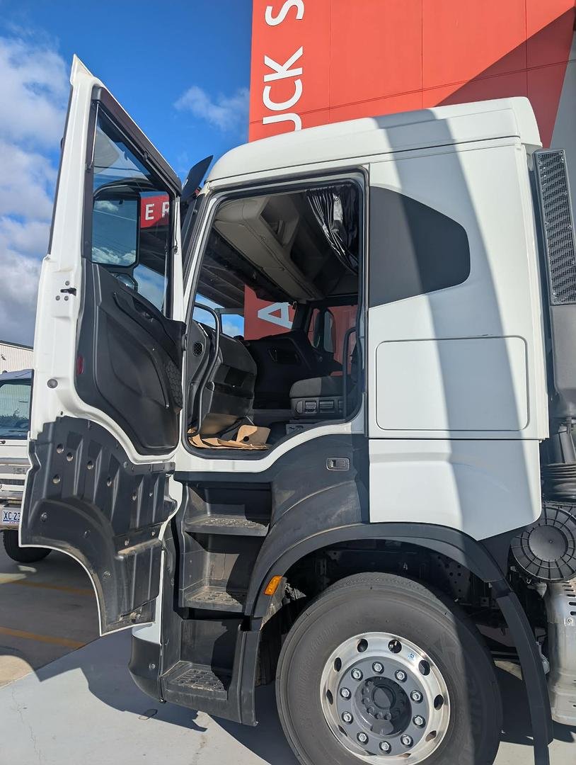 2025 Iveco S-Way AS230 image 25