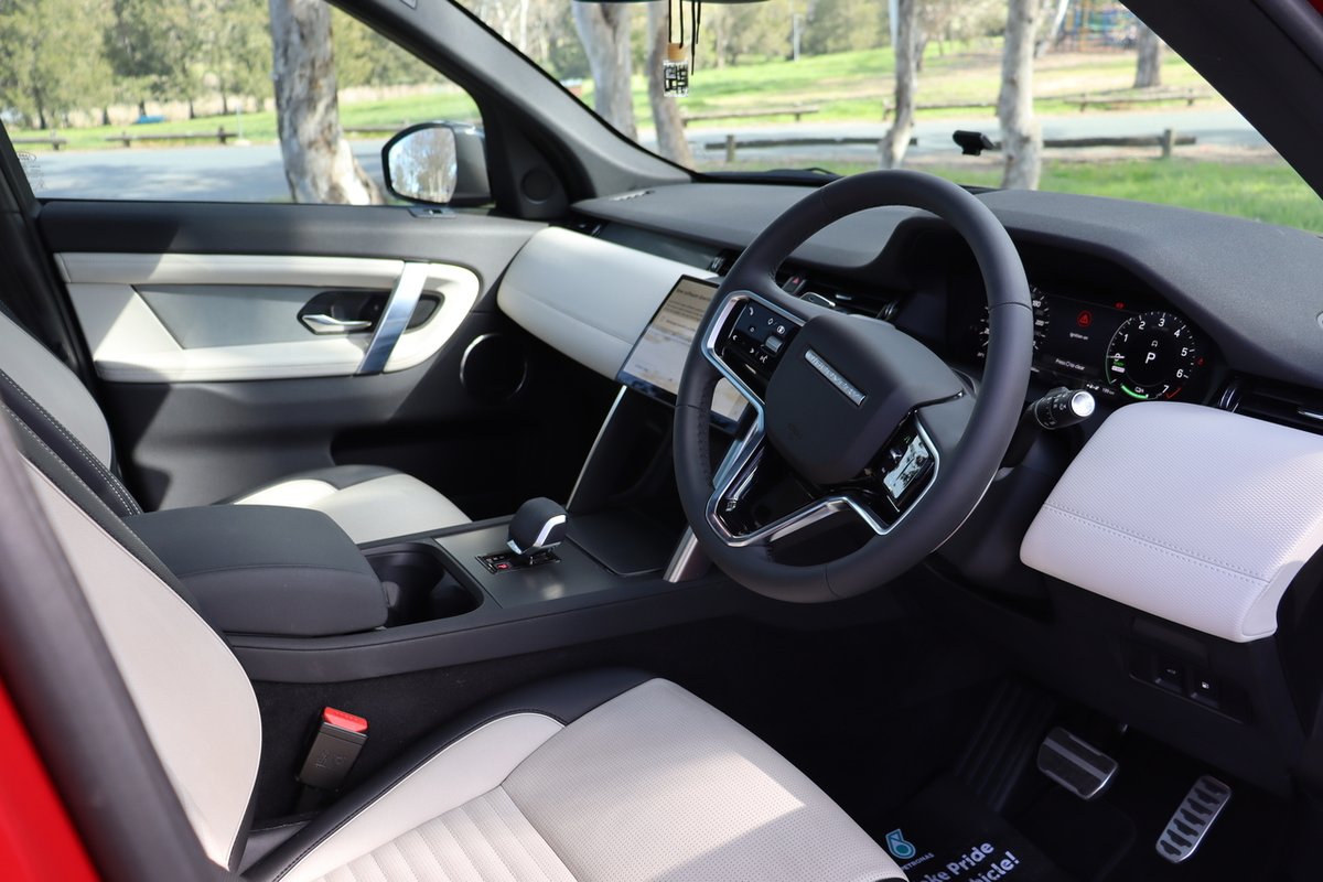 2024 Land Rover Discovery Sport P300e Dynamic SE L550 MY24 4X4 Constant image 12