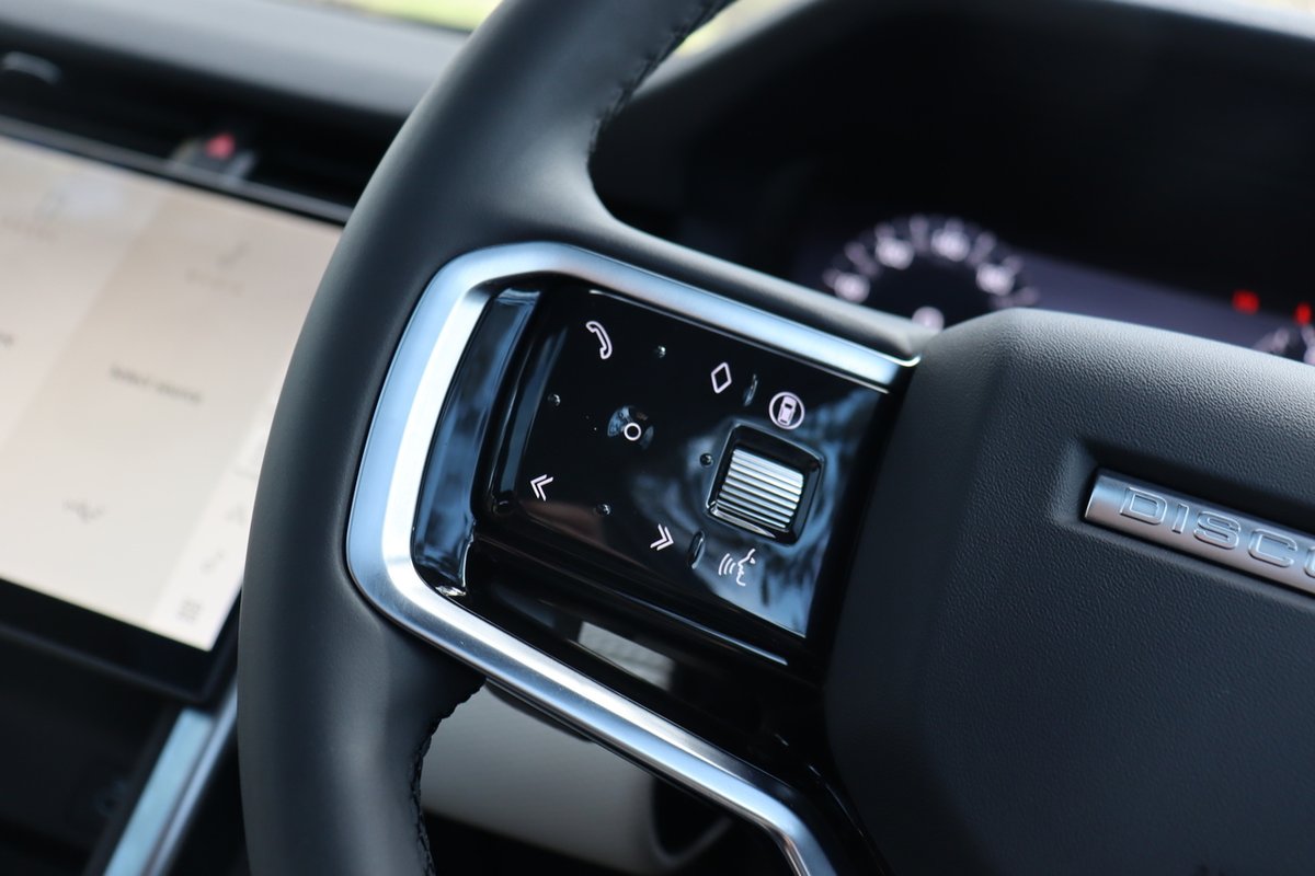 2024 Land Rover Discovery Sport P300e Dynamic SE L550 MY24 4X4 Constant image 15