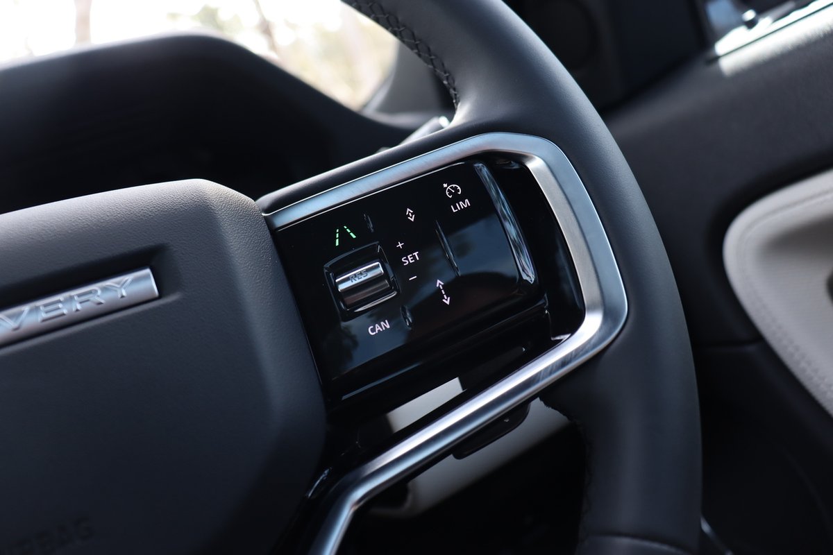 2024 Land Rover Discovery Sport P300e Dynamic SE L550 MY24 4X4 Constant image 17